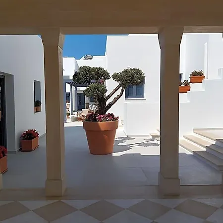 Meridiano Parikia (Paros)